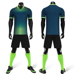 2024 Bestseller neues Design Polyestermaterial individuelles Logo schnelltrocknend langlebig Training Sportbekleidung Fußball-Anzüge für Herren