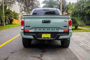 T o y o t a Tacoma TRD 4X4 Off-Road Pick-Up Truck Caja de cambios manual Diesel Turbo Engine AWD Drive Light Interior Asientos de cuero - Product Image 2