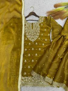 Ensemble Salwar Kameez semi-couture en soie Georgette artisanale très demandé, broderie riche pour tenue de soirée - Élégant, traditionnel et moderne - Product Image 6