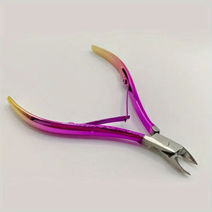 Cortacutículas de Acero Inoxidable con Borde Afilado, Herramienta de Precisión para Manicura y Pedicura, Suministros para Salón de Belleza por INNOVAMED - Product Image 1