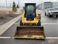 2019 Caterpillar 236D3 Kompaktlader mit 2-Gang-Antriebsstrang, Schwimmreifen und 76-Zoll-Frontladerschaufel für Bauarbeiten