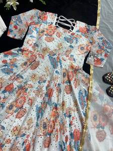 Ensemble prêt-à-porter en fausse georgette multicolore avec impression numérique et diamants Anarkali et pantalon avec dupatta Anarkali - Product Image 3