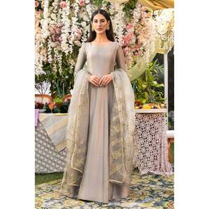 Elegante conjunto de kalidaar y dupatta color gris guijarro para la madre de la novia - Product Image 1