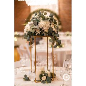 Centro de mesa de metal Premium con diseño floral encantador con acabado recubierto de diferentes colores ideal para un estilo interior de lujo - Product Image 2