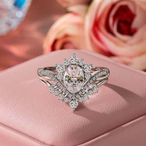ชุดแหวนเจ้าสาวทรงวงรีบิดเกลียว Jeulia พร้อมตัวเพิ่มความโดดเด่นแบบคลัสเตอร์ - Product Image 5