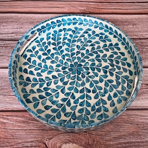 Plateau de service rond en nacre écologique fait à la main, motif floral bleu, plateau décoratif fait à la main pour restaurant et hôtel - Product Image 3