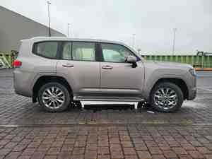 Toyota Land Cruiser 300 GXR SUV d'occasion à faible kilométrage, édition XTREME - Product Image 6