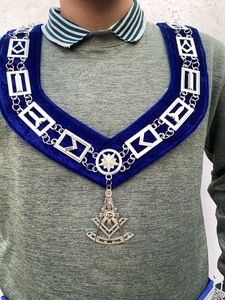 DELANTAL MAESTRO PASADO CASA AZUL CON COLLAR Y JOYA - Product Image 5