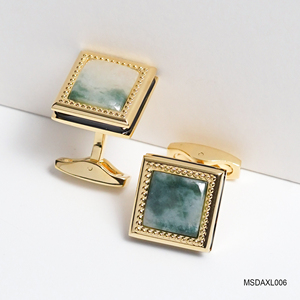 Une paire de boutons de manchette haut de gamme plaqués or 18 carats pour hommes, ornés de pierres précieuses en jadéite Fengshui (MSDAXL006) de la collection Tinh Vu - Product Image 2