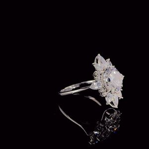 แหวนทองคำสีเหลือง14kt หรูหราพร้อมสร้อยคอเพชรสวยงามและสง่างาม - Product Image 6