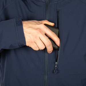 Veste Softshell Homme Personnalisée OEM Hiver Épaisse Style Urbain Coupe-Vent Imperméable Zippée Col Montant Poches Respirante Réversible - Product Image 3