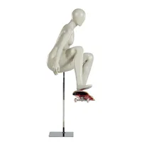 Maniquí Deportivo Musculoso Blanco y Negro Modelo Masculino Femenino Corriendo de Cuerpo Completo