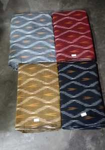 Tejido a mano Ikat Artesanía tradicional con atractivo moderno Colorido Handloom Ikat Textile Artesanal Hecho - Product Image 6