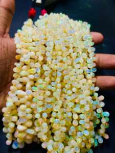 Perles en vrac de pierres précieuses en forme de larme d'opale éthiopienne naturelle 90-100 carats poids un brin environ - Product Image 2