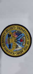 Étiquettes de vêtement élégantes et durables en polyester, patchs d'emblèmes britanniques brodés à la main avec des badges Wok en fil métallique tissé - Product Image 3