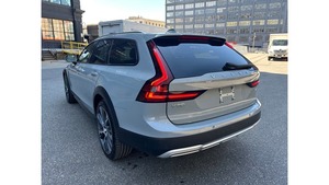 Voiture d'occasion certifiée LHD/RHD Volvo V90 Cross Country Ultra AWD 2025 - Product Image 4