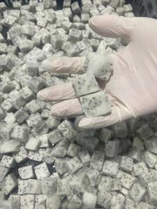 Cubos de Fruta del Dragón Congelados IQF, Pulpa Roja y Blanca, Paquete de Cartón a Granel, Alta Calidad - Sra. Tarina - Product Image 2