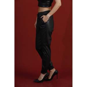 Pantalones de Cuero para Mujer - Accesorio al por Mayor - Product Image 4