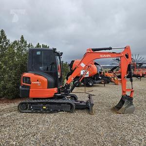Mini-excavatrice KUBOTA KX033-4 (jusqu'à 12 000 lbs) – Machine de terrassement avec moteur, boîte de vitesses et mini-chenilles - Product Image 1