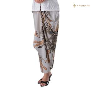 ชุดเดรสผ้าบาติกด็อบบี้พิมพ์ลายดิจิทัลคุณภาพสูงสำหรับผู้หญิง ผลิตจากผ้าฝ้ายพรีเมียม ลายคลาสสิกทันสมัย งานแฮนด์เมดจากอินโดนีเซีย - Product Image 5