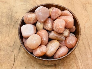 หินมูนสโตนสีพีชขนาด30มม. หินสีโรสโกลด์คริสตัลฉูดฉาดจากธรรมชาติตกแต่งบ้านคุณภาพสูง - Product Image 3