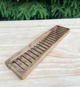 Porte-savon artisanal en bois massif |   Porte-savon de salle de bain écologique avec fentes antidérapantes et de drainage rapide - Product Image 2