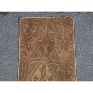 Alfombra Kilim Turca Vintage de 1.1x3.1 pies, Alfombra Pequeña de Lana Sólida Marrón - Product Image 3