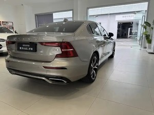 โปรโมชั่นร้อนแรงสำหรับ Volvo S60 T4 Inscription Sport ปี 2022 แบบ 4 ประตู 5 ที่นั่ง เกียร์อัตโนมัติ เบาะหนัง น้ำมันดีเซล พวงมาลัยซ้าย - Product Image 3