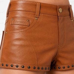Shorts en cuir PU marron taille haute pour femme, cinq poches, fermeture boutonnée, décontracté, couleur unie, coupe droite, tissu tissé - Product Image 5
