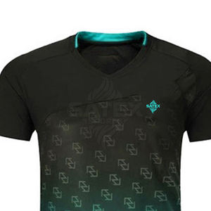 Tenue de tennis avec tissu respirant, à séchage rapide et résistant à la transpiration, manches courtes, 100 % polyester pour un confort et une concentration tout au long de la journée - Product Image 4