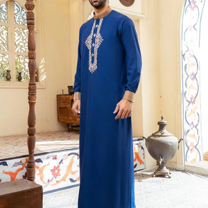Vente en gros de nouvelles robes arabes pour hommes à manches longues brodées, dernier style, couleurs unies, thobes à manches longues personnalisées - Product Image 4