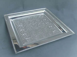 Bandeja para servir de acero inoxidable Rectangular de lujo con asas de uva decorativas Servidor de alimentos y bebidas de tamaño personalizado para uso en el escritorio - Product Image 2