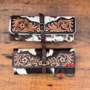 Organisateur de bijoux personnalisable en cuir repoussé à la main en cuir de vachette occidentale pliable porte-rouleau et étui de voyage rangement de bijoux - Product Image 1