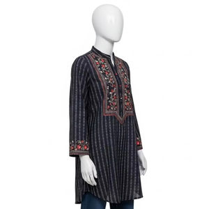 Robe décontractée en laine peignée à imprimé numérique brodé, mélange de laine peignée respirant, broderie élégante, tenue de tous les jours, streetwear, mode - Product Image 4