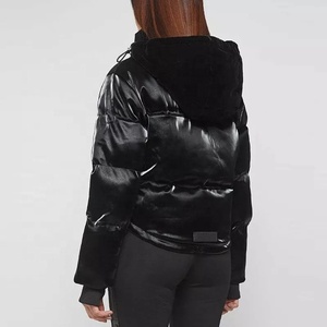 Manteau d'hiver noir à capuche amovible pour femmes, brillant, de luxe, logo personnalisé OEM, veste matelassée en velours courte pour femmes, 2026 - Product Image 4