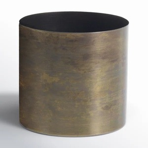 Maceta de metal negro audaz con acabado elegante y duradero, perfecta para plantas de interior y exterior, con un encanto elegante y moderno - Product Image 5