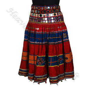 Jupe de Rabari en Broderie Artisanale Vintage pour Femme, Jupe Artisanale, Magnifique Jupe Kutchi Vintage Rare, Art Artisanal, pour Femme - Product Image 2