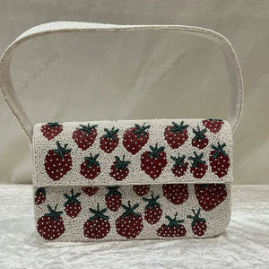 Sac à bandoulière à motif de fraises perlées, entièrement artisanal indien, pour femmes, sac à main de soirée de luxe fait à la main, pochette en perles - Product Image 6