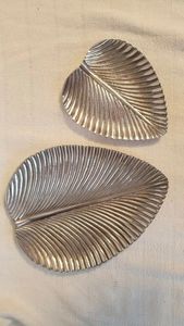 Plat à feuilles en métal doré adapté à la décoration intérieure de la maison et à la pièce maîtresse de table avec un attrait de qualité supérieure - Product Image 3