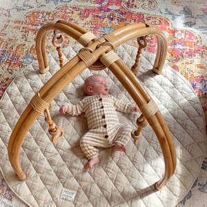Structures de jeux de haute qualité pour bébés, jouets pour enfants à prix bas, tapis de jeu en rotin durable, aire de jeux. - Product Image 1