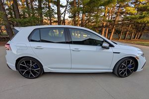 Volkswagen Golf R 2024 Gasolina, Bajo Kilometraje - Product Image 3