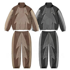 Combinaison de jogging avec logo personnalisé ensemble de survêtements coupe-vent avec fermeture éclair pour hommes surdimensionnés et lourds en nylon survêtement coupe-vent pour hommes - Product Image 4