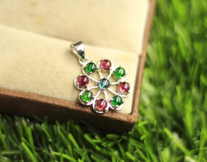 Pendentif Anniversaire Minimaliste Fait Main en Argent Sterling 925 avec Sertissage clos de Tourmalines Naturelles Multiples TASBIYA GEMS pour Femme - Product Image 6