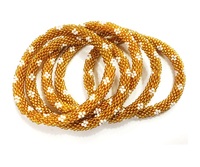Bracelet jonc perlé élégant pour femme du Népal, avec perles de cristal japonaises et motif numérique, idéal pour mariages, fêtes et comme cadeau tendance pour toutes les occasions.