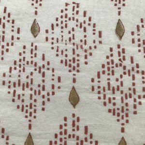 Tela de Algodón Estampada a Mano con Diseño Tradicional Indio Inspirado en el Ikat con Estampado de Diamantes Punteados - Product Image 3