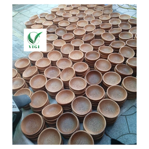 Bol en bois de noix de coco fabriqué à la main pour une salle à manger et une décoration durables - Product Image 6