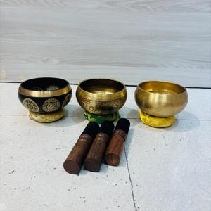 Cuenco de Canto de metal de bronce inspirado en el Himalaya Estilo tradicional Budismo-Temático para la curación de chakras y la terapia de baño de sonido - Product Image 4