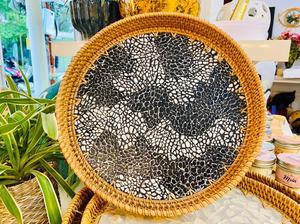 Plateau en rotin tressé de luxe - Plateau rond décoratif artisanal haut de gamme pour la décoration de la maison, vente en gros - Product Image 5