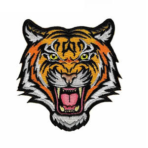 TEPRA SPORTS Parches Bordados de Alta Calidad Diseño Floral Único para Sombrero Uso Nueva Tela Hierro-En Estilo PVC Pakistán Hecho Corazón - Product Image 1