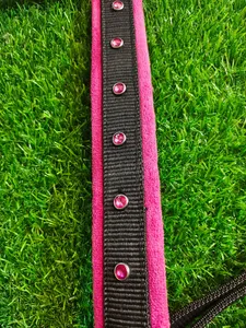Ensemble de tête et de poitrail en synthétique et cuir rose et noir avec rênes et sangles de avecer, léger, durable, design très vendu - Product Image 3